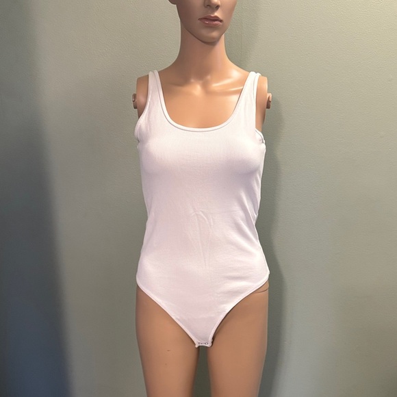 Abercrombie & Fitch Tops - Abercrombie & Fitch White Ribbed Bodysuit size Medium